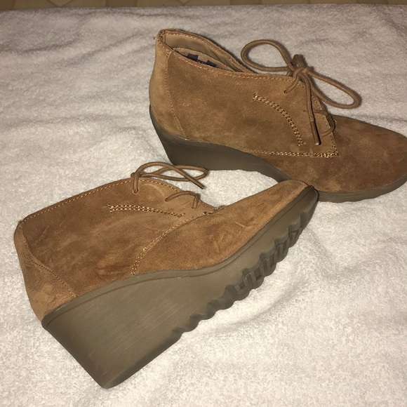 White Mountain Wedge Booties Size 7 - Picture 2 of 5